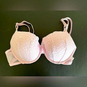 Victoria’s Secret Lightly Lined Bra. Size 36C. NWT.